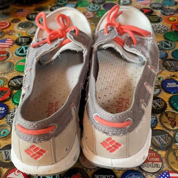 Ladies Columbia shoes - Picture 3 of 8